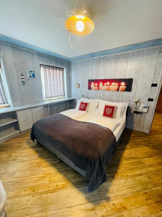 Hotel Piccolo Tibet Ливиньо Екстериор снимка