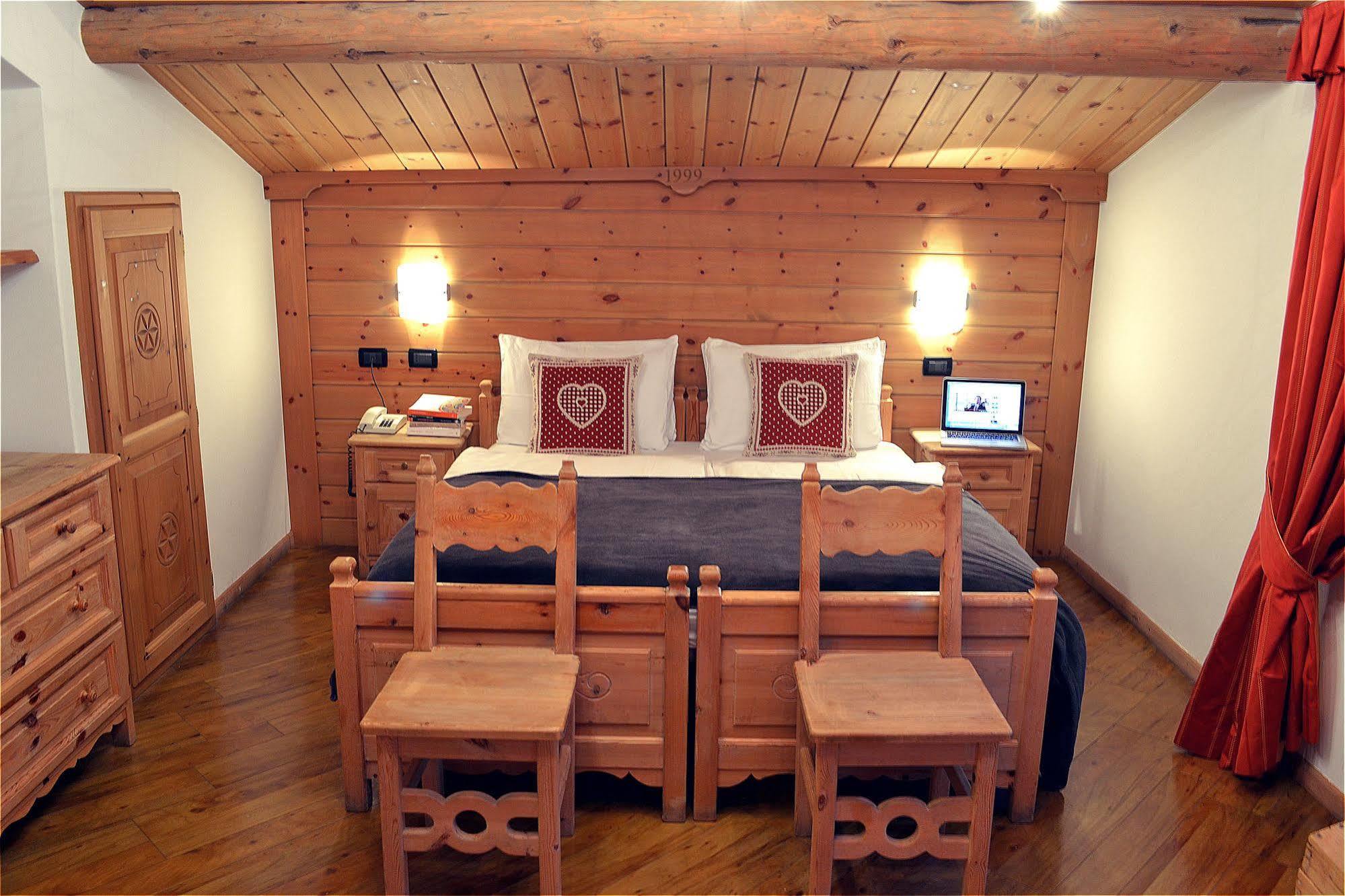 Hotel Piccolo Tibet Ливиньо Екстериор снимка