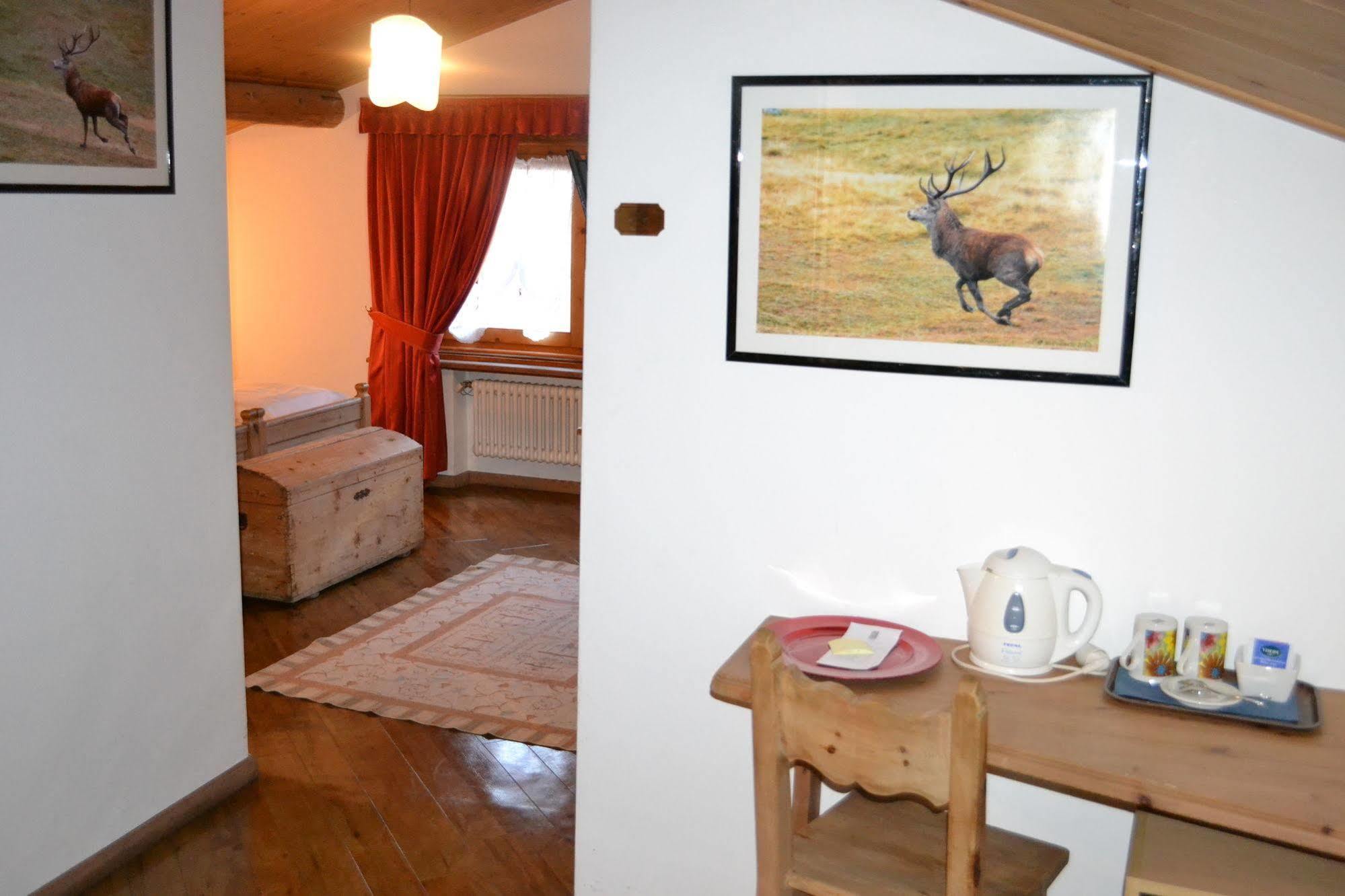 Hotel Piccolo Tibet Ливиньо Екстериор снимка